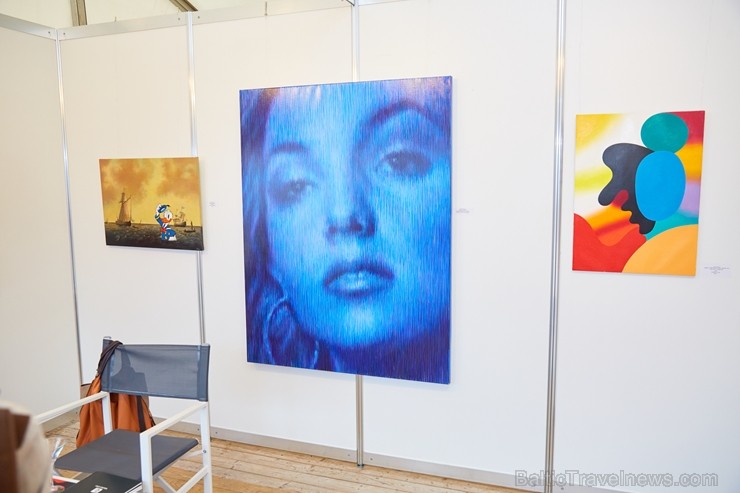 Jūrmalas pludmales kompleksā «Legend Beach» pirmo reizi notiek mākslas gadatirgus «Jurmala Art Fair». 205328