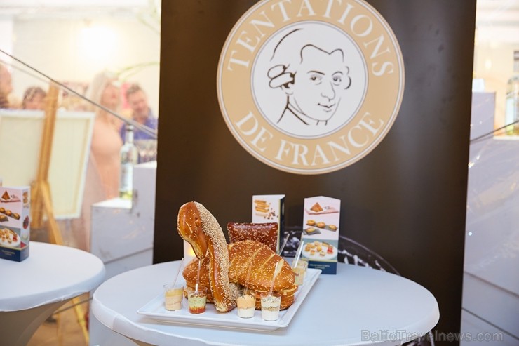 Jūrmalas pludmales kompleksā «Legend Beach» pirmo reizi notiek mākslas gadatirgus «Jurmala Art Fair». 205330