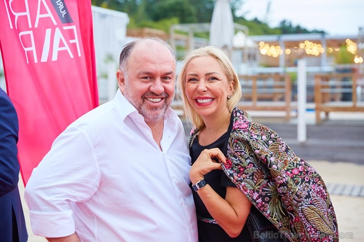 Jūrmalas pludmales kompleksā «Legend Beach» pirmo reizi notiek mākslas gadatirgus «Jurmala Art Fair». 205340