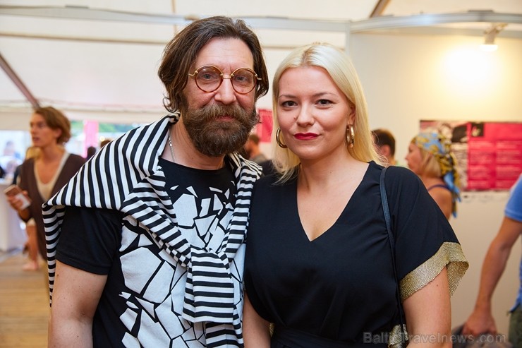 Jūrmalas pludmales kompleksā «Legend Beach» pirmo reizi notiek mākslas gadatirgus «Jurmala Art Fair». 205342