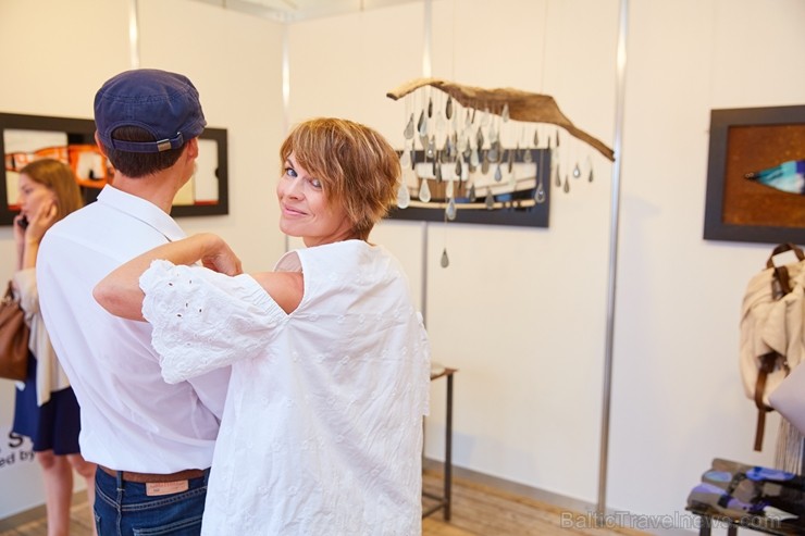 Jūrmalas pludmales kompleksā «Legend Beach» pirmo reizi notiek mākslas gadatirgus «Jurmala Art Fair». 205345