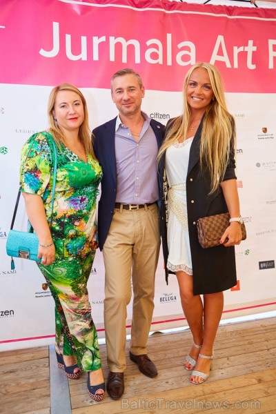 Jūrmalas pludmales kompleksā «Legend Beach» pirmo reizi notiek mākslas gadatirgus «Jurmala Art Fair». 205347