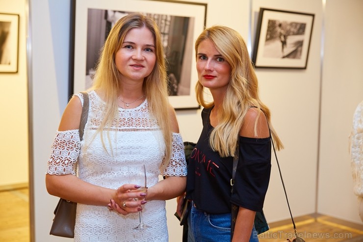 Jūrmalas pludmales kompleksā «Legend Beach» pirmo reizi notiek mākslas gadatirgus «Jurmala Art Fair». 205348