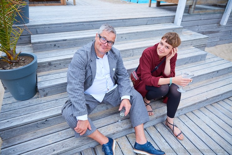 Jūrmalas pludmales kompleksā «Legend Beach» pirmo reizi notiek mākslas gadatirgus «Jurmala Art Fair». 205362