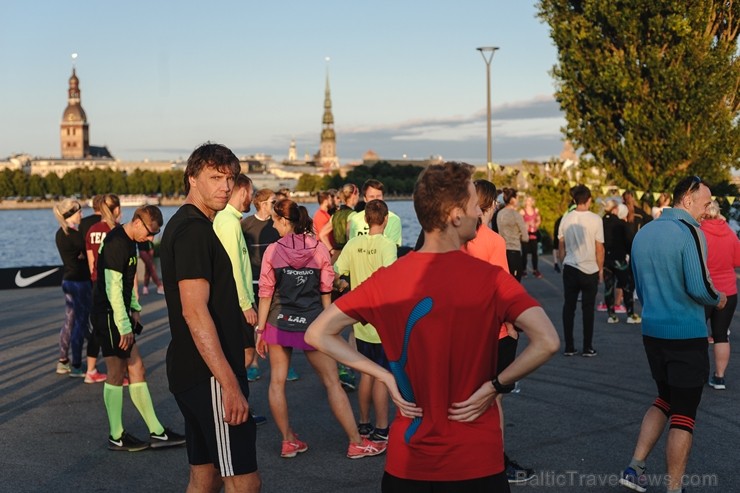 We Run Riga koptreniņā simboliski savienoti abi Daugavas krasti 205794
