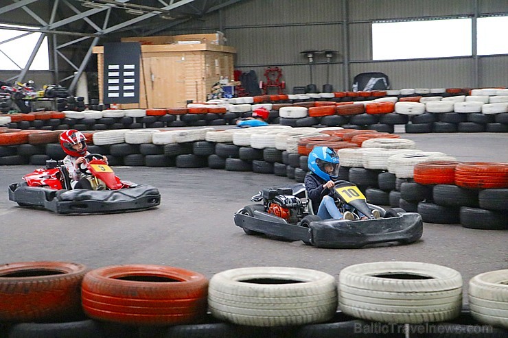 Travelnews.lv kartingu hallē «Ātruma cilts» izbauda ātrumu un sānslīdi 205982