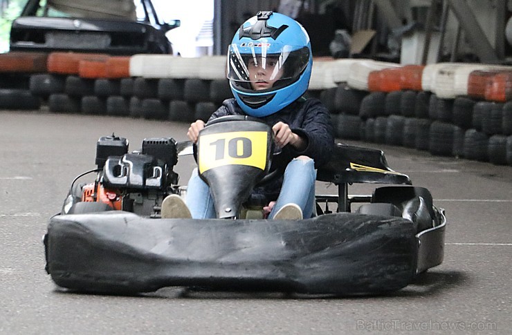 Travelnews.lv kartingu hallē «Ātruma cilts» izbauda ātrumu un sānslīdi 205984