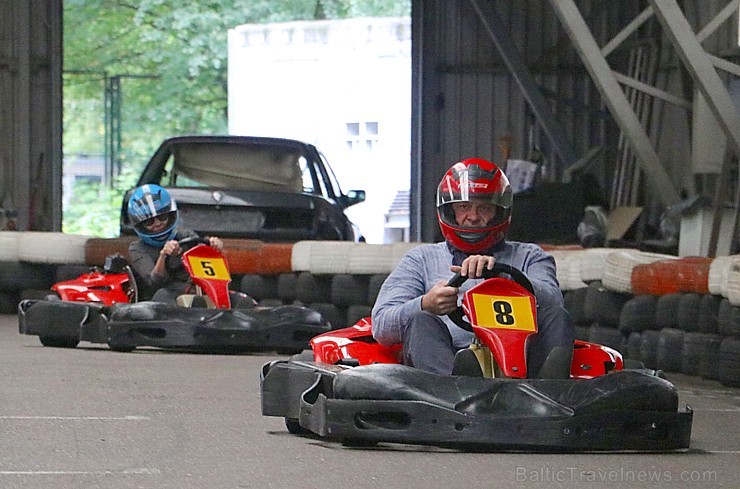 Travelnews.lv kartingu hallē «Ātruma cilts» izbauda ātrumu un sānslīdi 205985