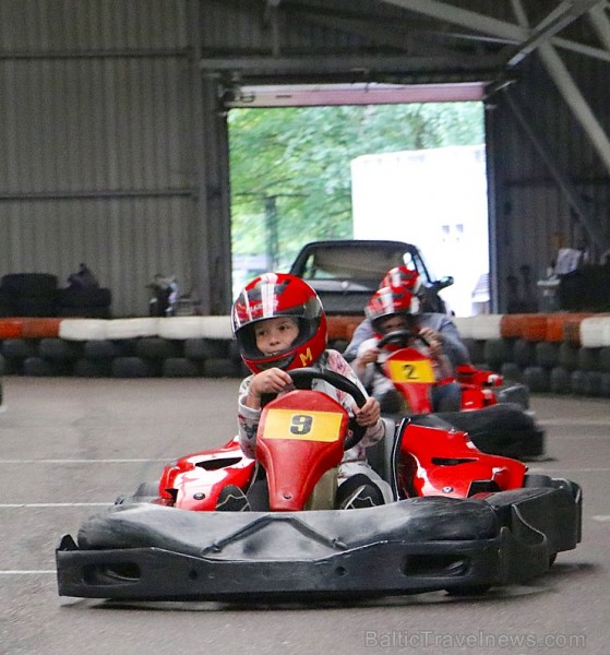 Travelnews.lv kartingu hallē «Ātruma cilts» izbauda ātrumu un sānslīdi 205988