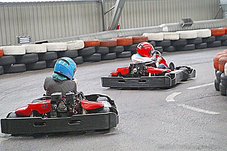 Travelnews.lv kartingu hallē «Ātruma cilts» izbauda ātrumu un sānslīdi 205991