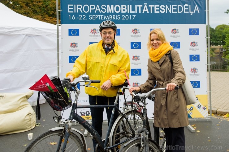 «Ar velo uz darbu» dienā simtiem rīdzinieku izvēlas divriteni 207328