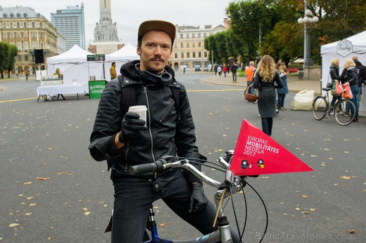 «Ar velo uz darbu» dienā simtiem rīdzinieku izvēlas divriteni 207338