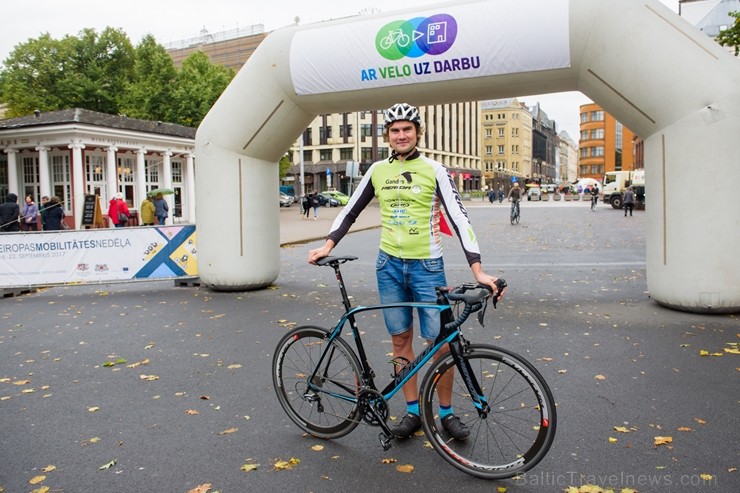 «Ar velo uz darbu» dienā simtiem rīdzinieku izvēlas divriteni 207340