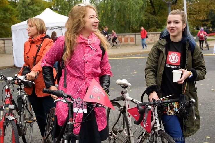 «Ar velo uz darbu» dienā simtiem rīdzinieku izvēlas divriteni 207349