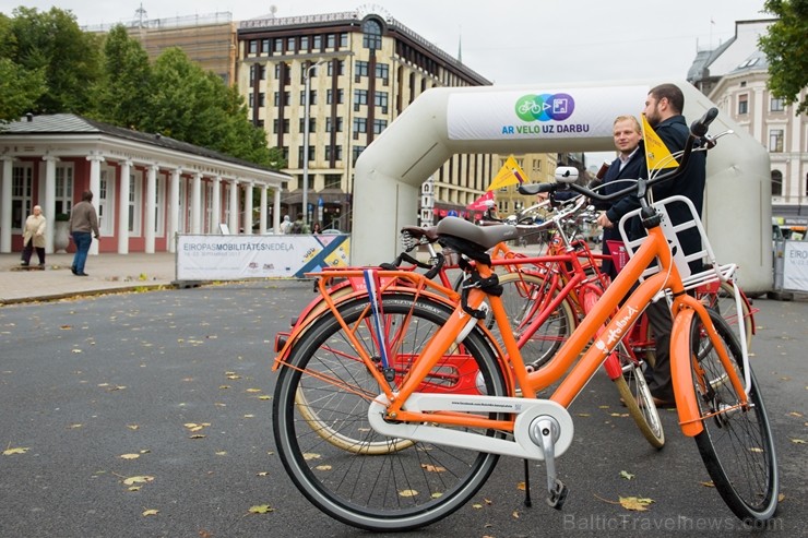 «Ar velo uz darbu» dienā simtiem rīdzinieku izvēlas divriteni 207351