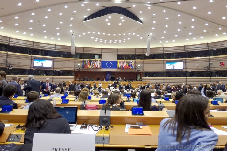 Protams, mūsu mērķis bija viesoties Eiropas Parlamentā, apmeklējot tūrisma konferenci - un tur arī pabijām. Eiropas parlaments ir MILZĪGS, vesels kvar Protams, mūsu mērķis bija viesoties Eiropas Parlamentā, apmeklējot tūrisma konferenci - un tur arī pabijām. Eiropas parlaments ir MILZĪGS, vesels kvar 208058