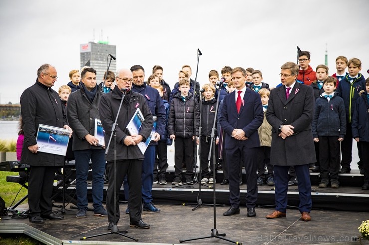 Rīgā atklāts valsts simtgadei veltītais monumentālais Latvijas karoga masts. 209119