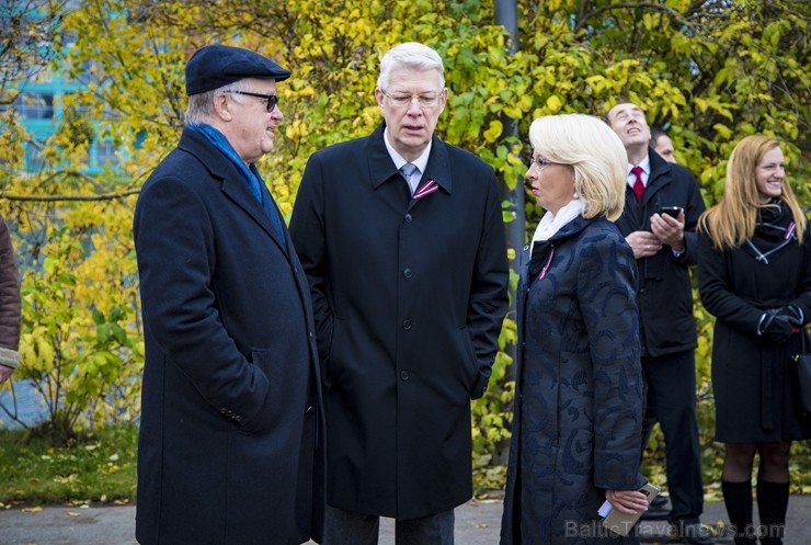 Rīgā atklāts valsts simtgadei veltītais monumentālais Latvijas karoga masts. 209122