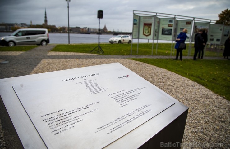 Rīgā atklāts valsts simtgadei veltītais monumentālais Latvijas karoga masts. 209125