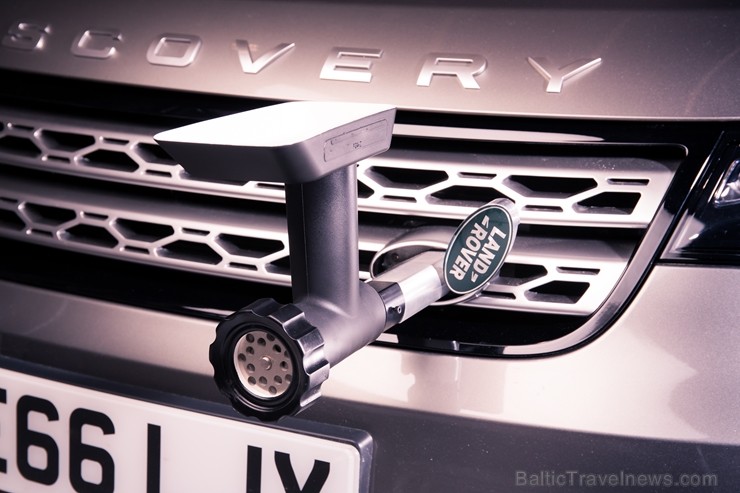 Populārais šefpavārs un TV zvaigzne Džeimijs Olivers jauno «Land Rover Discovery» atzīst par ērtu ēst gatavošanai Populārais šefpavārs un TV zvaigzne Džeimijs Olivers jauno «Land Rover Discovery» atzīst par ērtu ēst gatavošanai 209672