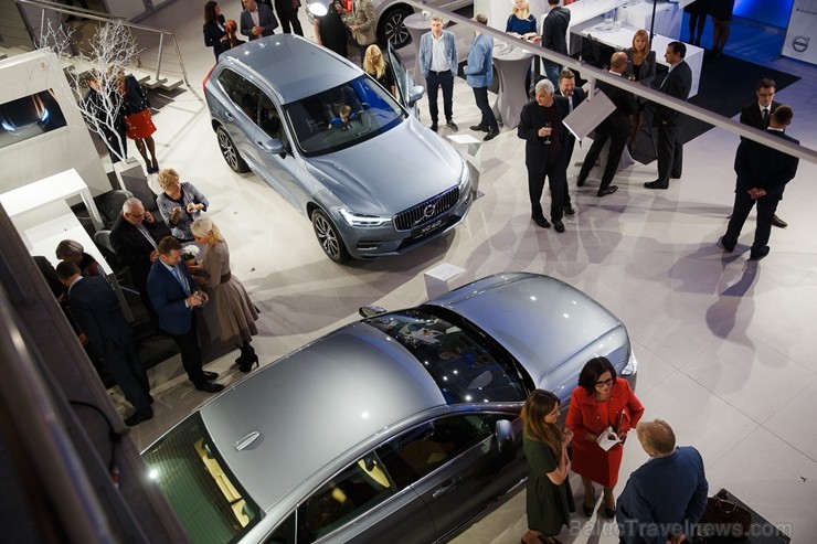 Svinīgā gaisotnē Rīgā atklāj atjaunoto un moderno Volvo autocentru 211205