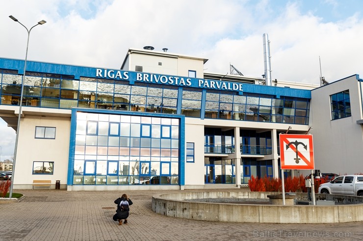 Skolēni no visas Latvijas ekskursijā iepazīstas ar Rīgas ostu 211712