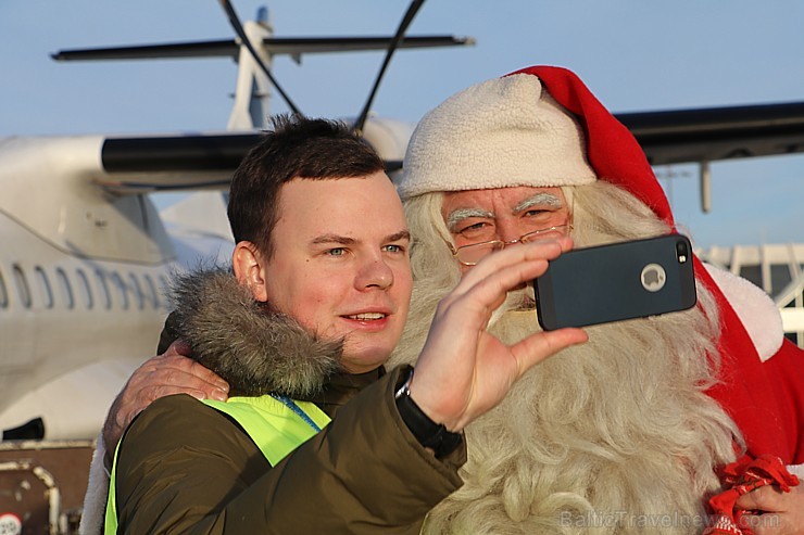 Ar somu lidsabiedsabiedrības «Finnair» lidmašīnu 5.12.2017 Rīgā ielido Ziemassvētku vecītis no Lapzemes Ar somu lidsabiedsabiedrības «Finnair» lidmašīnu 5.12.2017 Rīgā ielido Ziemassvētku vecītis no Lapzemes 212301