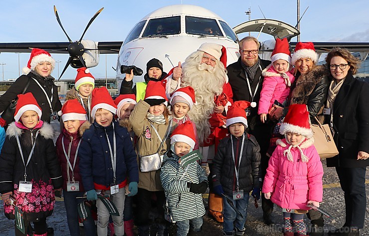 Ar somu lidsabiedsabiedrības «Finnair» lidmašīnu 5.12.2017 Rīgā ielido Ziemassvētku vecītis no Lapzemes Ar somu lidsabiedsabiedrības «Finnair» lidmašīnu 5.12.2017 Rīgā ielido Ziemassvētku vecītis no Lapzemes 212303