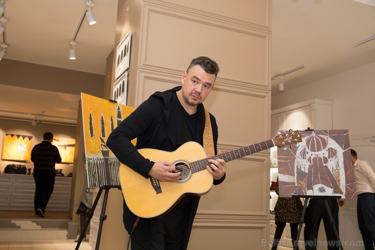 Rīgā atklāta itāļu mākslinieka Mateo Boato gleznu izstāde «DANCING HOUSES» 212582