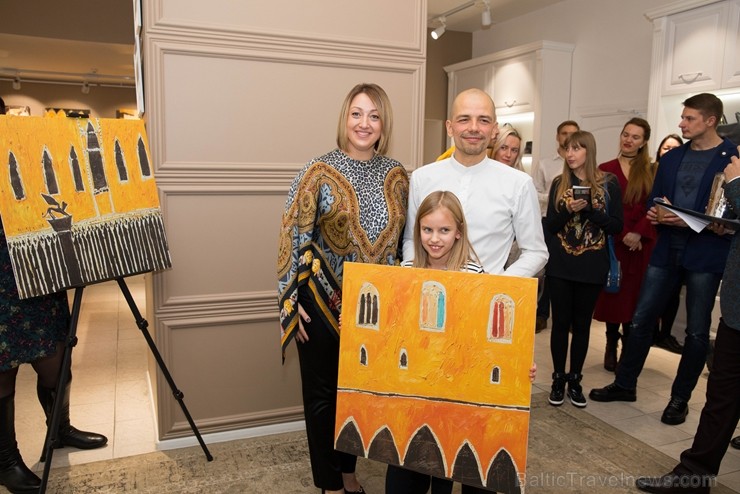 Rīgā atklāta itāļu mākslinieka Mateo Boato gleznu izstāde «DANCING HOUSES» 212586