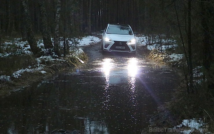 Travelnews.lv ar jauno krosoveru Lexus NX 300H ceļo uz Ungurmuižu 213011