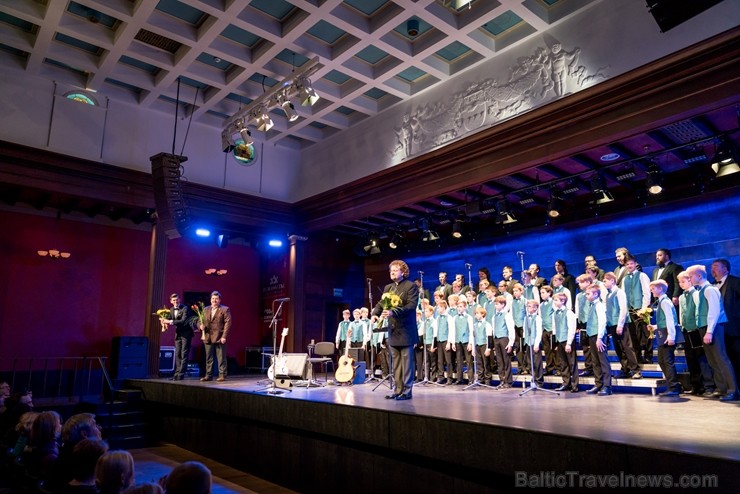 Ar trim krāšņiem koncertiem Dzintaru koncertzālē ieskandināts trešais Ziemassvētku festivāls 213477