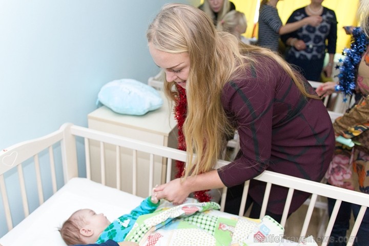 Ikgadējā Ziemassvētku labdarības vakarā Natālija Tumševica vāc dāvanas ar kurām iepriecina bērnu nama iemītniekus Ikgadējā Ziemassvētku labdarības vakarā Natālija Tumševica vāc dāvanas ar kurām iepriecina bērnu nama iemītniekus 213579
