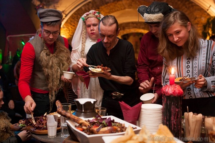 Jestri Ziemas saulgrieži aizvadīti Latvijas tradicionālākajā pagrabiņā - «Fokllubs Ala» 213778