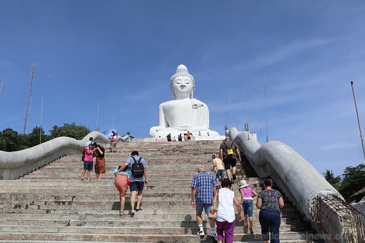 Travelnews.lv kopā ar «365 brīvdienas» un «Turkish Airlines» apmeklē slaveno statuju «Sēdošais Buda» Puketas salā Travelnews.lv kopā ar «365 brīvdienas» un «Turkish Airlines» apmeklē slaveno statuju «Sēdošais Buda» Puketas salā 214069