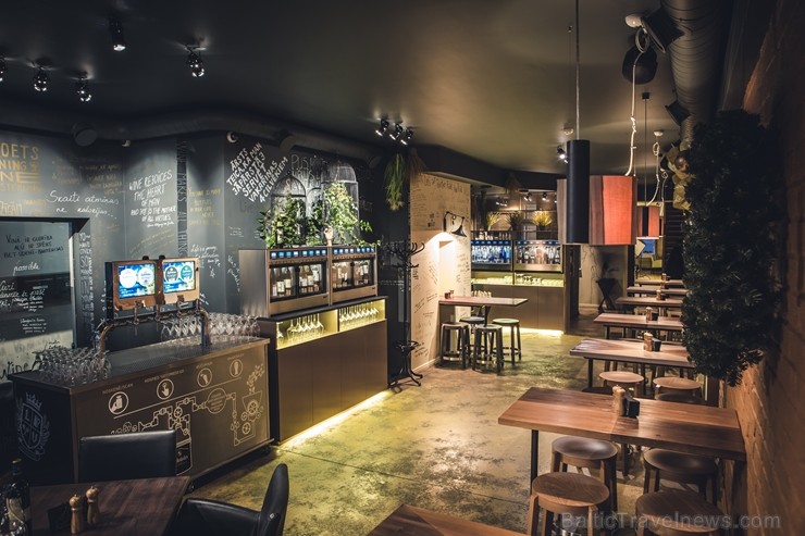 «Easy Beer&Burger» piedāvā plašu alus izvēli - 16 veidu izlejamo alu un vēl ap 20 veidi pieejami pudelēs. «Easy Beer&Burger» piedāvā plašu alus izvēli - 16 veidu izlejamo alu un vēl ap 20 veidi pieejami pudelēs. 214826