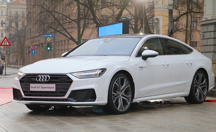 Latvijas Nacionālais mākslas muzejā jaunais «Audi A7 Sportback» prezentējas ar labāko šampanieti Latvijas Nacionālais mākslas muzejā jaunais «Audi A7 Sportback» prezentējas ar labāko šampanieti 218560