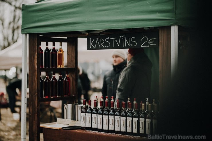Valmiermuižā lustīgi atzīmē pavasara saulgriežus 219442