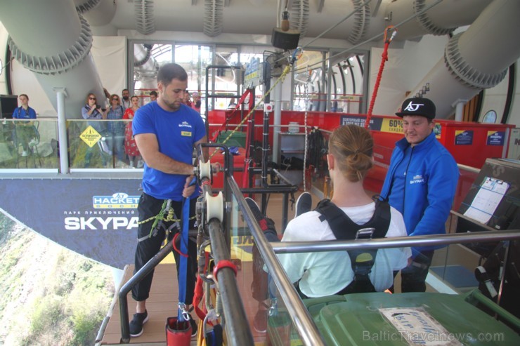 Travelnews.lv pārvar bailes no augstuma unikālajā Soču «Skypark». Atbalsta: Rosa Khutor 220582