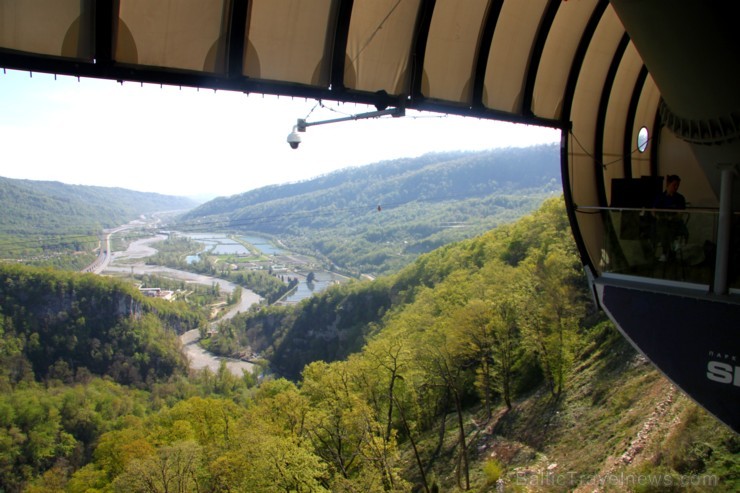 Travelnews.lv pārvar bailes no augstuma unikālajā Soču «Skypark». Atbalsta: Rosa Khutor 220587