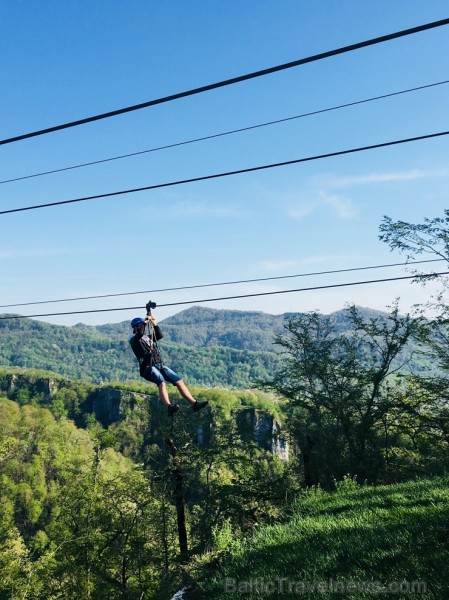 Travelnews.lv pārvar bailes no augstuma unikālajā Soču «Skypark». Atbalsta: Rosa Khutor 220862