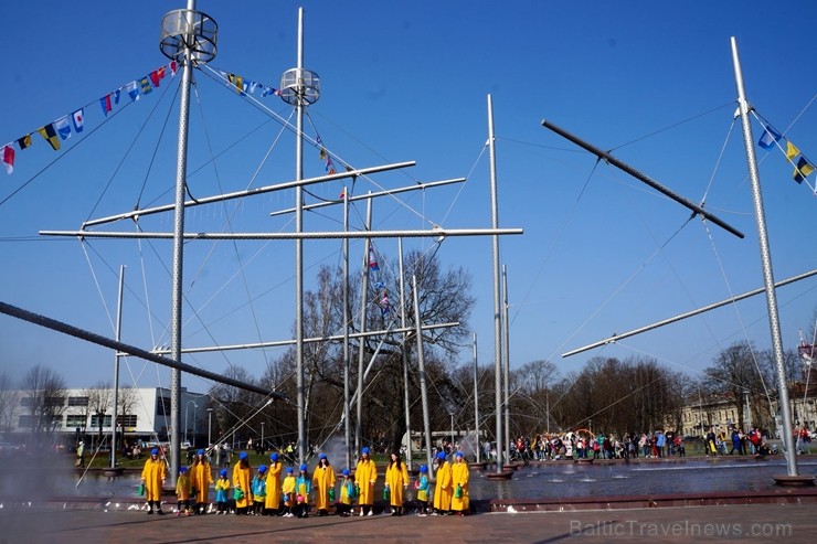 Ventspilī norisinās lielākās strūklakas «Fregate Valzivs»  modināšana 220832