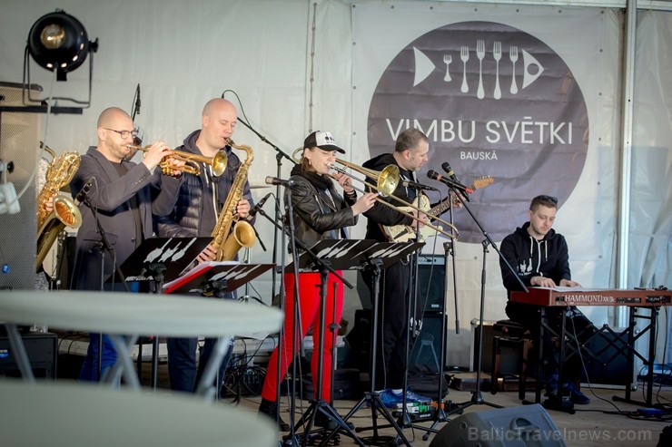 Bauskā otro gadu jautri svin «Vimbu svētkus» 220888