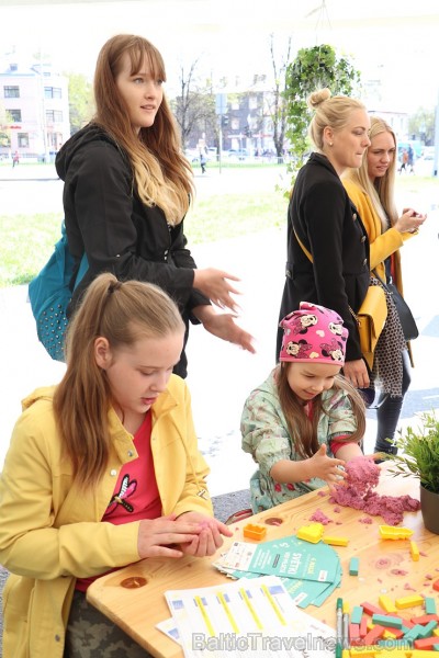 4. maija svētki VEF pilsētā izklaidē rīdziniekus un pilsētas viesus. Atbalsta Elkor Plaza 221986