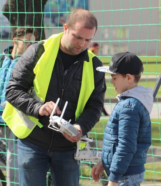 4. maija svētki VEF pilsētā izklaidē rīdziniekus un pilsētas viesus. Atbalsta Elkor Plaza 221987