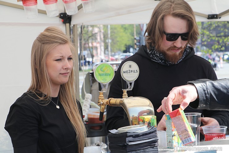 4. maija svētki VEF pilsētā izklaidē rīdziniekus un pilsētas viesus. Atbalsta Elkor Plaza 222001
