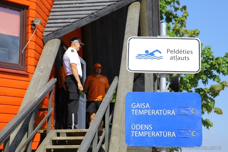 Līdz ar peldsezonas sākšanos, Rīgas pludmales sākuši uzmanīt glābēji 223042