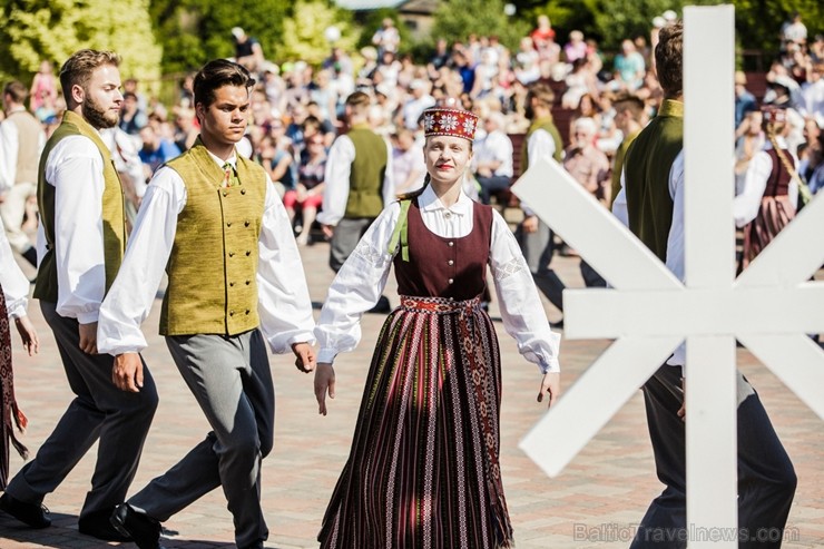753. dzimšanas dienā Jelgavas iedzīvotāji un viesi varēja baudīt plašu izklaides un kultūras programu 753. dzimšanas dienā Jelgavas iedzīvotāji un viesi varēja baudīt plašu izklaides un kultūras programu 223976