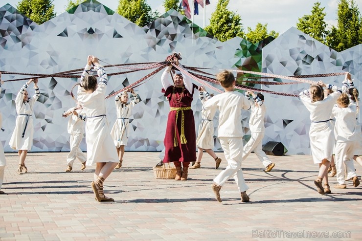 753. dzimšanas dienā Jelgavas iedzīvotāji un viesi varēja baudīt plašu izklaides un kultūras programu 753. dzimšanas dienā Jelgavas iedzīvotāji un viesi varēja baudīt plašu izklaides un kultūras programu 223982