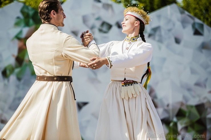 753. dzimšanas dienā Jelgavas iedzīvotāji un viesi varēja baudīt plašu izklaides un kultūras programu 753. dzimšanas dienā Jelgavas iedzīvotāji un viesi varēja baudīt plašu izklaides un kultūras programu 223983